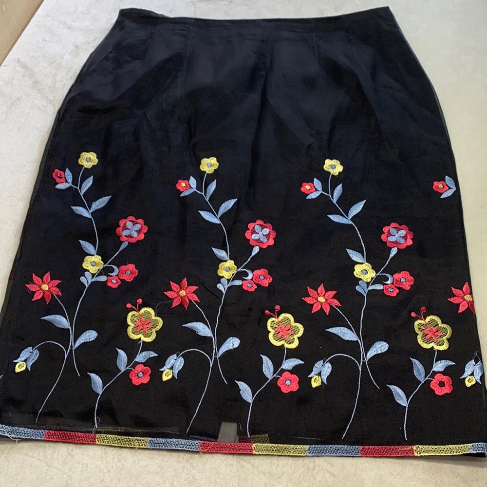 Clio VGC silk skirt knee length black embroidered red, blue, yellow flowers sz10